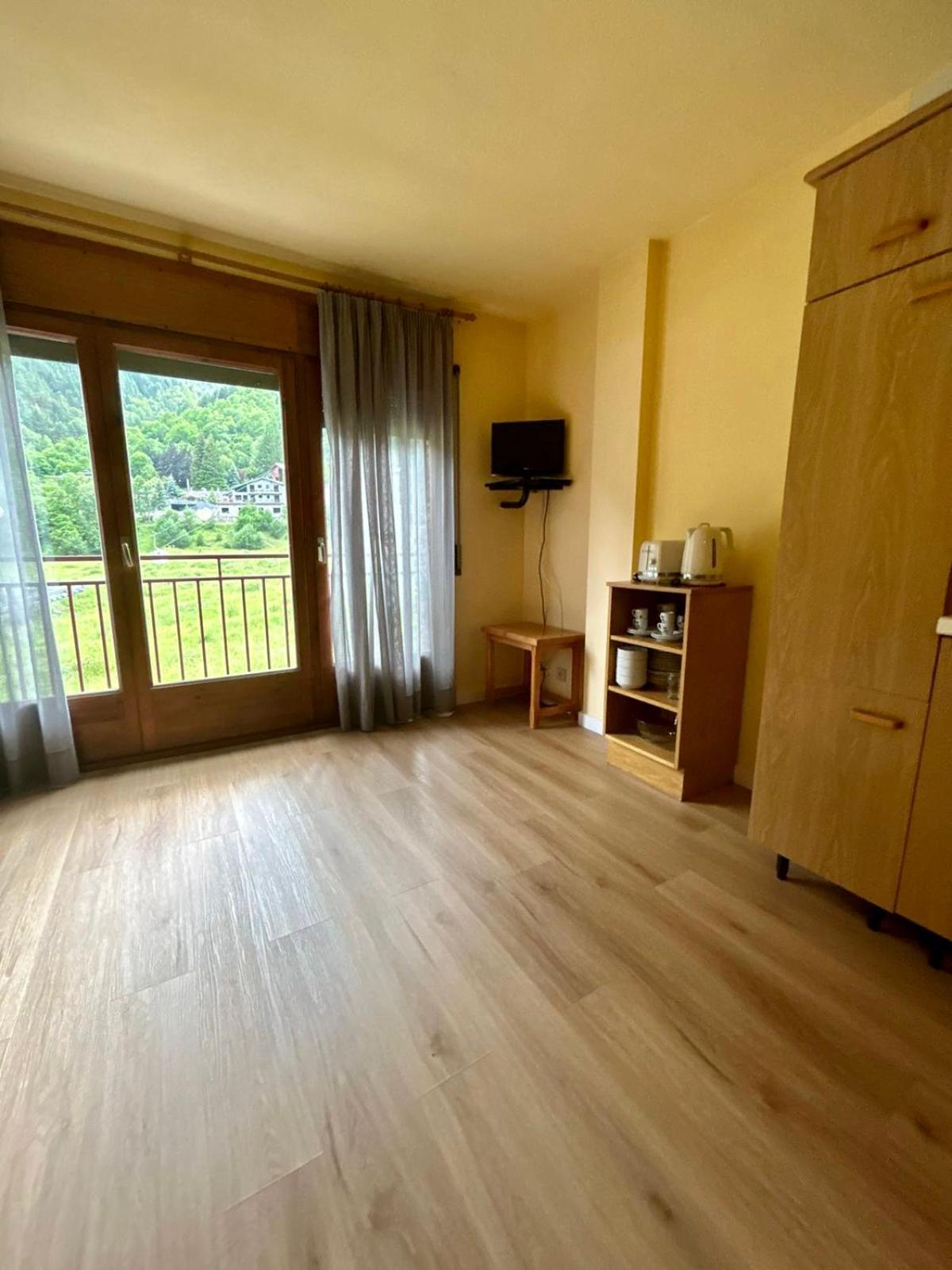Apartamentos Turisticos Poblado Arinsal Eksteriør billede