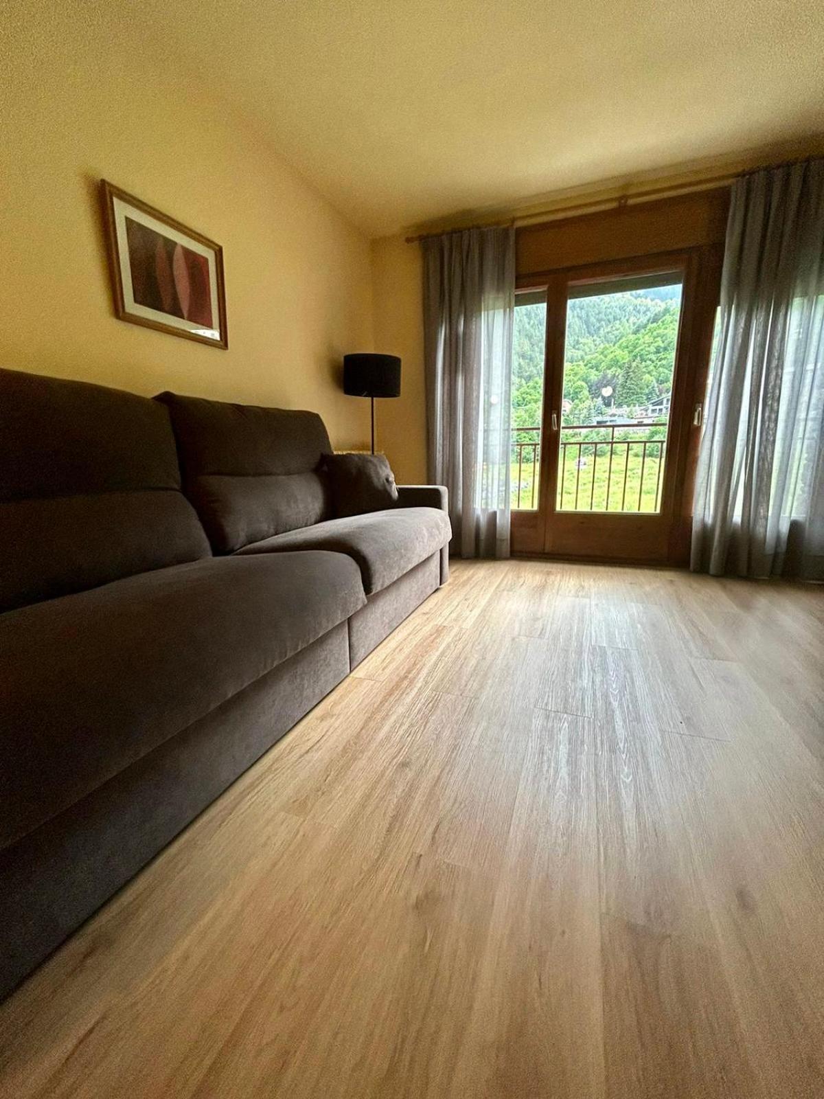 Apartamentos Turisticos Poblado Arinsal Eksteriør billede