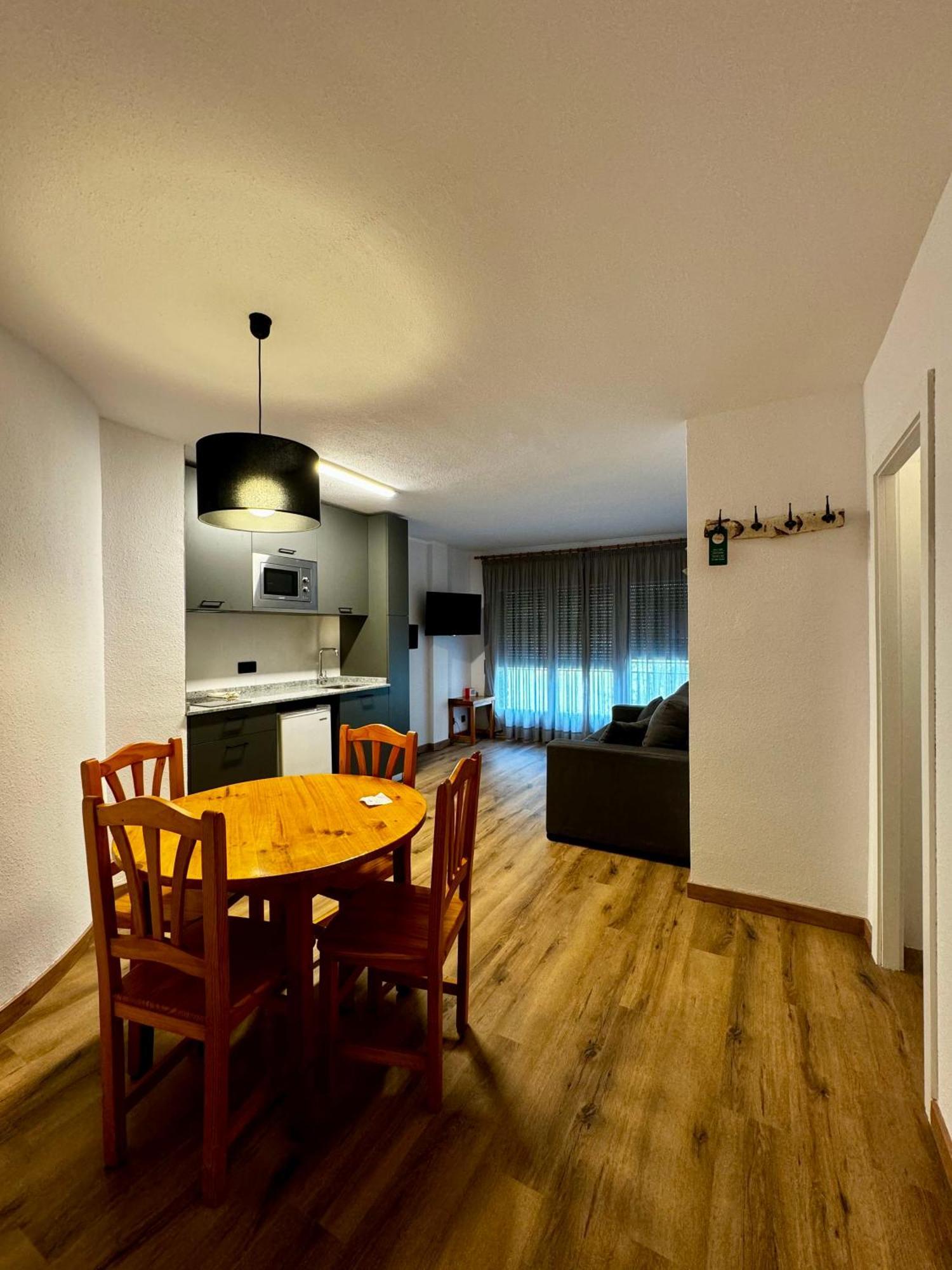 Apartamentos Turisticos Poblado Arinsal Eksteriør billede