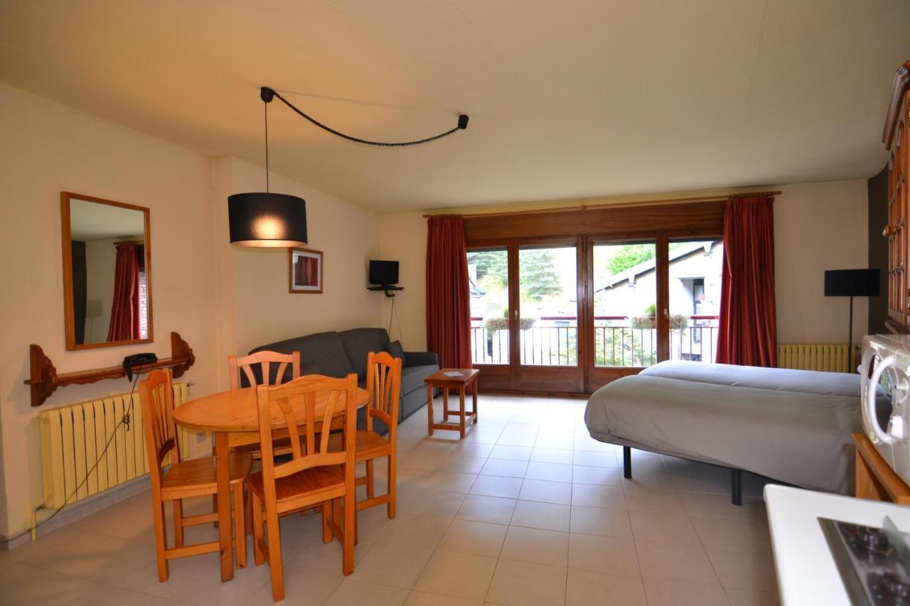 Apartamentos Turisticos Poblado Arinsal Eksteriør billede